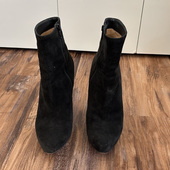 Christian Louboutin Black Suede Heeled Ankle Boots 39.5 - Picture 2 of 8